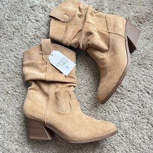 Time and Tru Women's Suede Tan Heeled Boots. Size 7